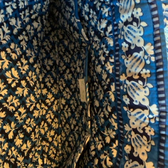 Vera Bradley blue paisley tote in Blue lagoon retired pattern, preowned - Picture 6 of 7
